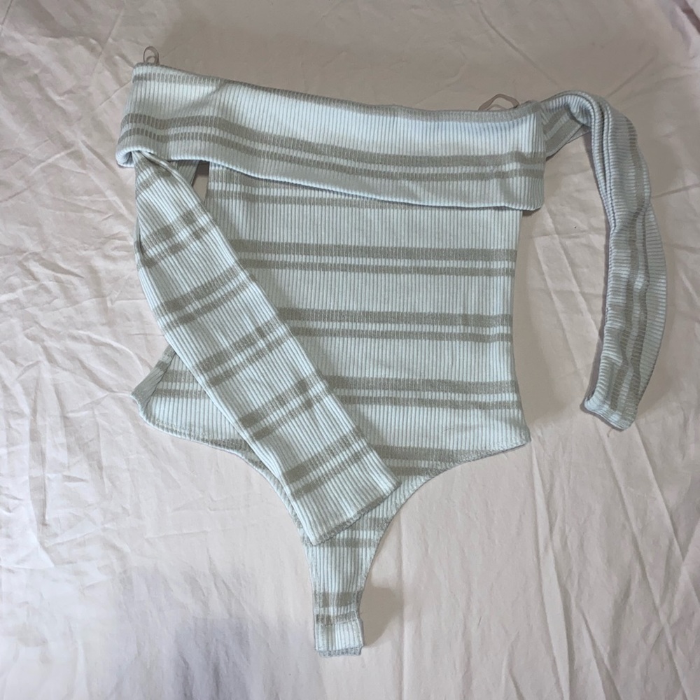 lelis collection knit one sleeve off the shoulder with strap | kelsi’s kloset